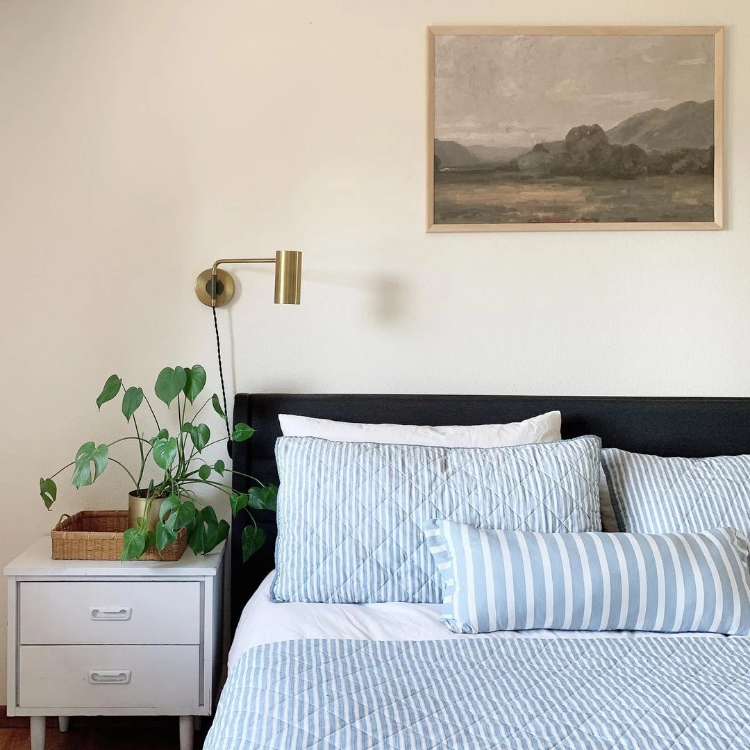 Vakkerlight Envoy Swing Sconce Wall Sconces