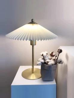 Vakkerlight Perla Pleated Table Lamp