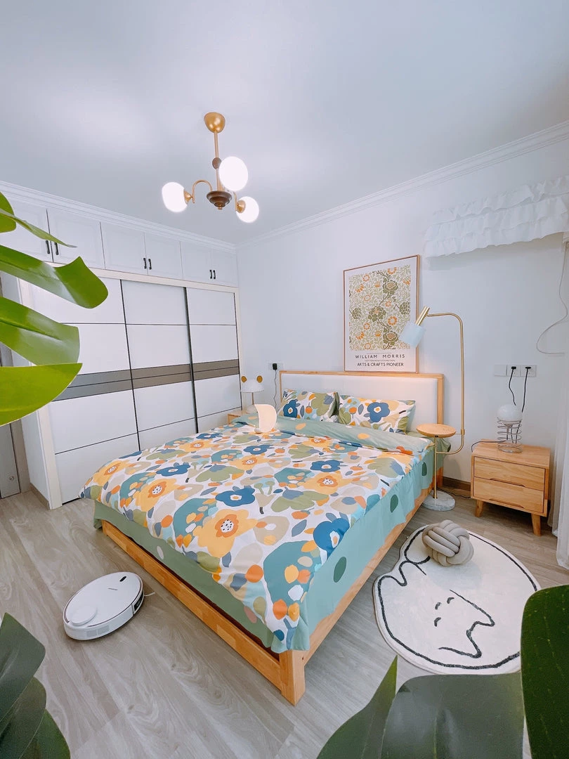 Vakkerlight Sculptural Glass Ribbed Chandelier