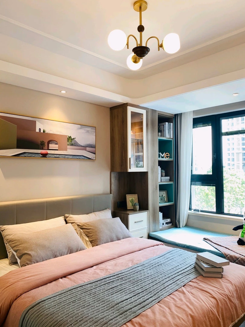 Vakkerlight Sculptural Glass Ribbed Chandelier